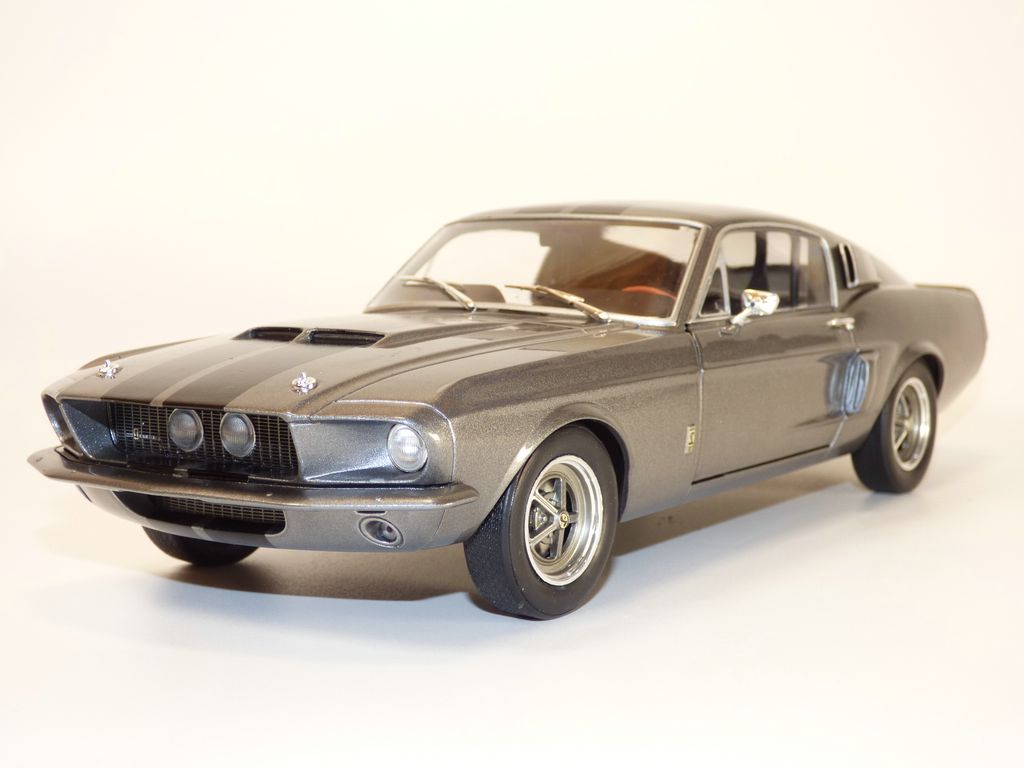 FORD MUSTANG GT500 1967 fastback gris & bandes noires 1/18 Eleanor