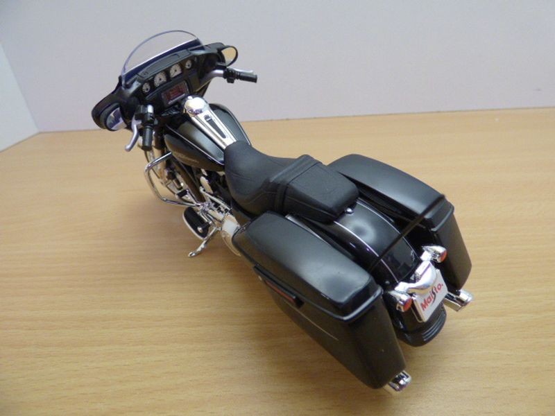 modèle moto 1:12//Maisto Harley Davidson Street Glide Special 2015 noir