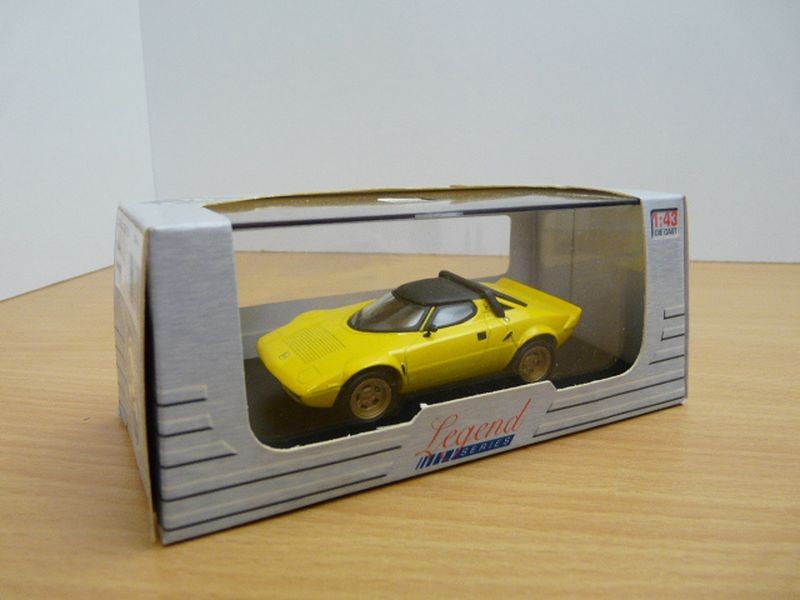 Lancia Stratos Civile Jaune 1/43 – Universal Hobbies – 1975 – Neuve