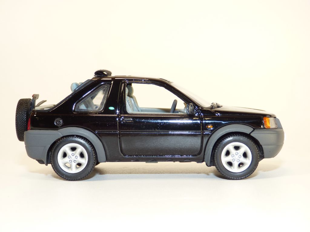 LAND ROVER FREELANDER OPEN BACK noir 1/43 - Foto 7 di 9