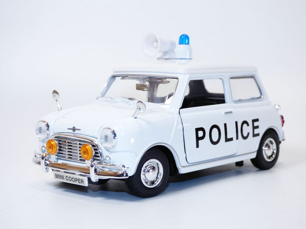 AUSTIN MINI MORRIS COOPER MK1 POLICE 1/18 MKI 661732797424 | eBay