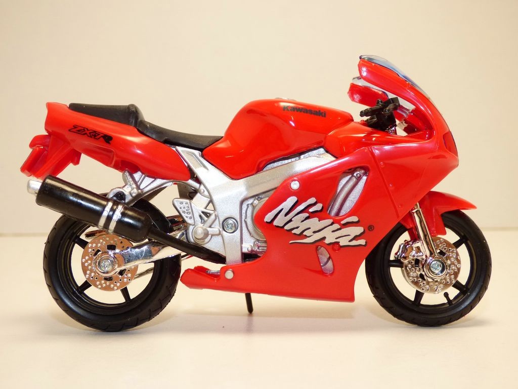 Moto Kawasaki Ninja 750 Zx 7r Rouge 118 4050677402238 Ebay
