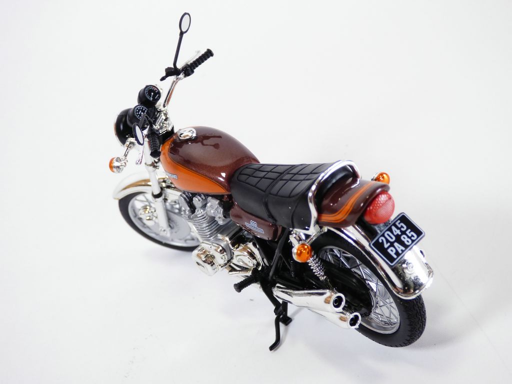 KAWASAKI Z900 marron & orange 1/18 1973 - Foto 3 di 8