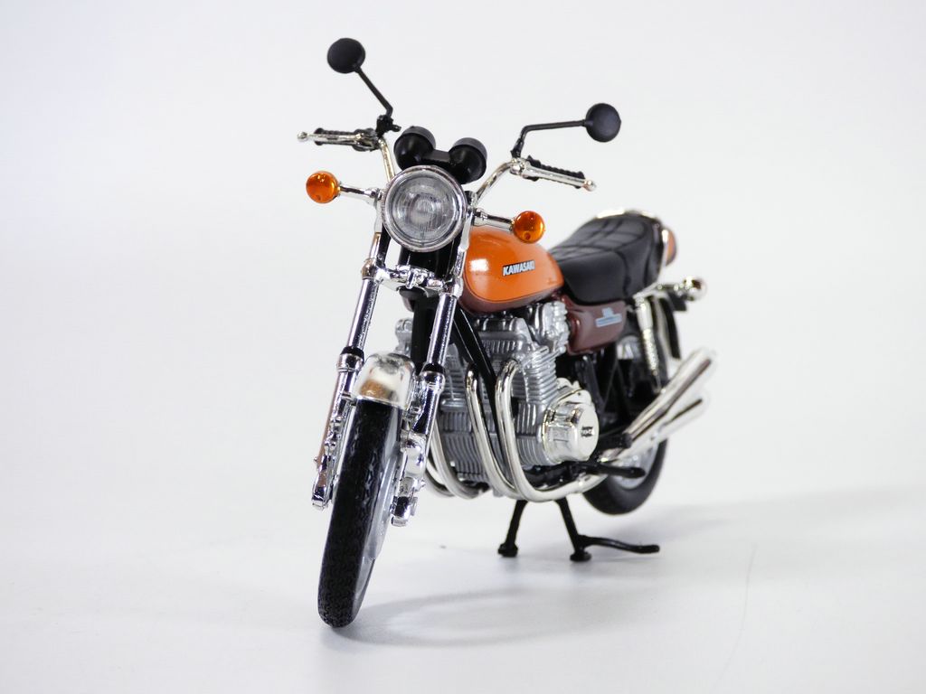 KAWASAKI Z900 marron & orange 1/18 1973 - Foto 4 di 8