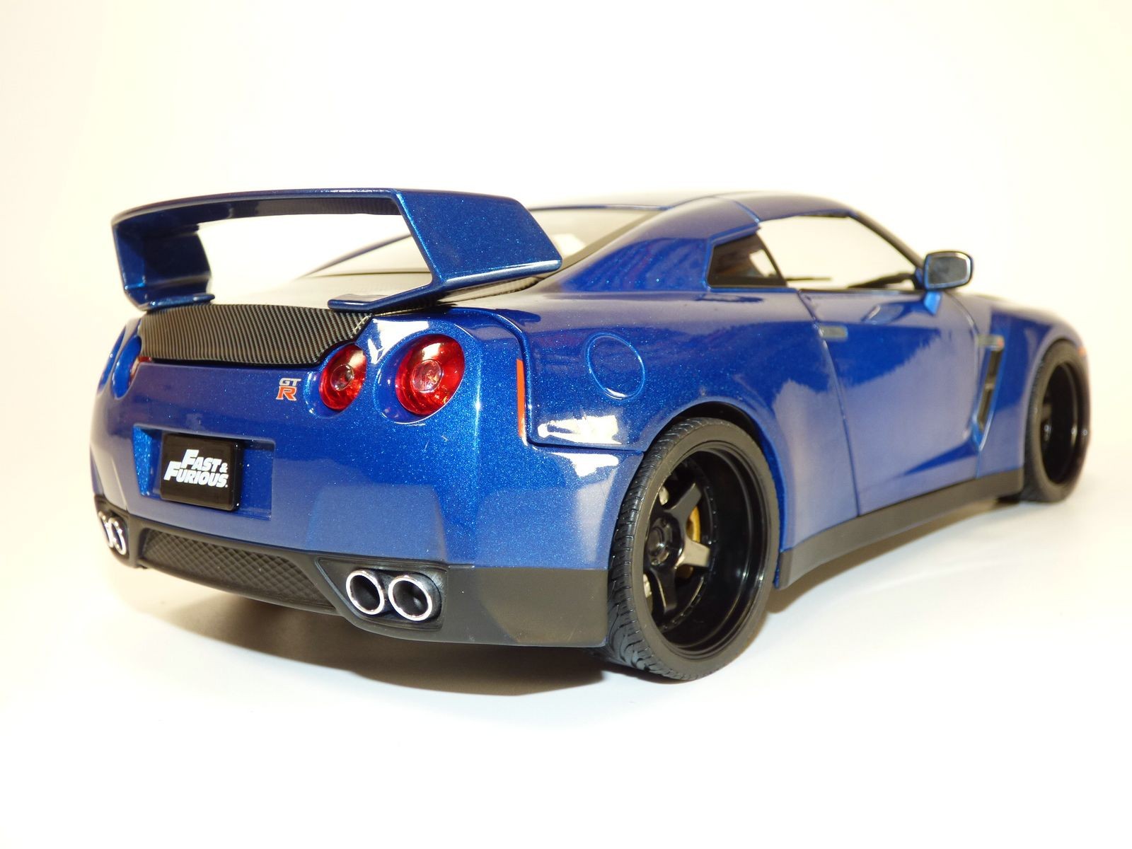 Brian's NISSAN SKYLINE GTR Film FAST AND FURIOUS 7 1/18 lumières & figurine - Foto 3 di 13