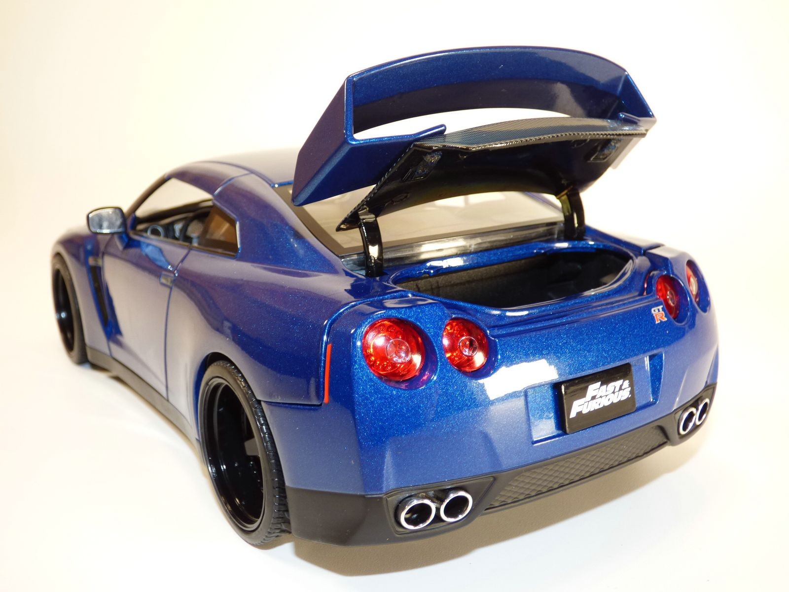 Brian's NISSAN SKYLINE GTR Film FAST AND FURIOUS 7 1/18 lumières & figurine - Foto 6 di 13