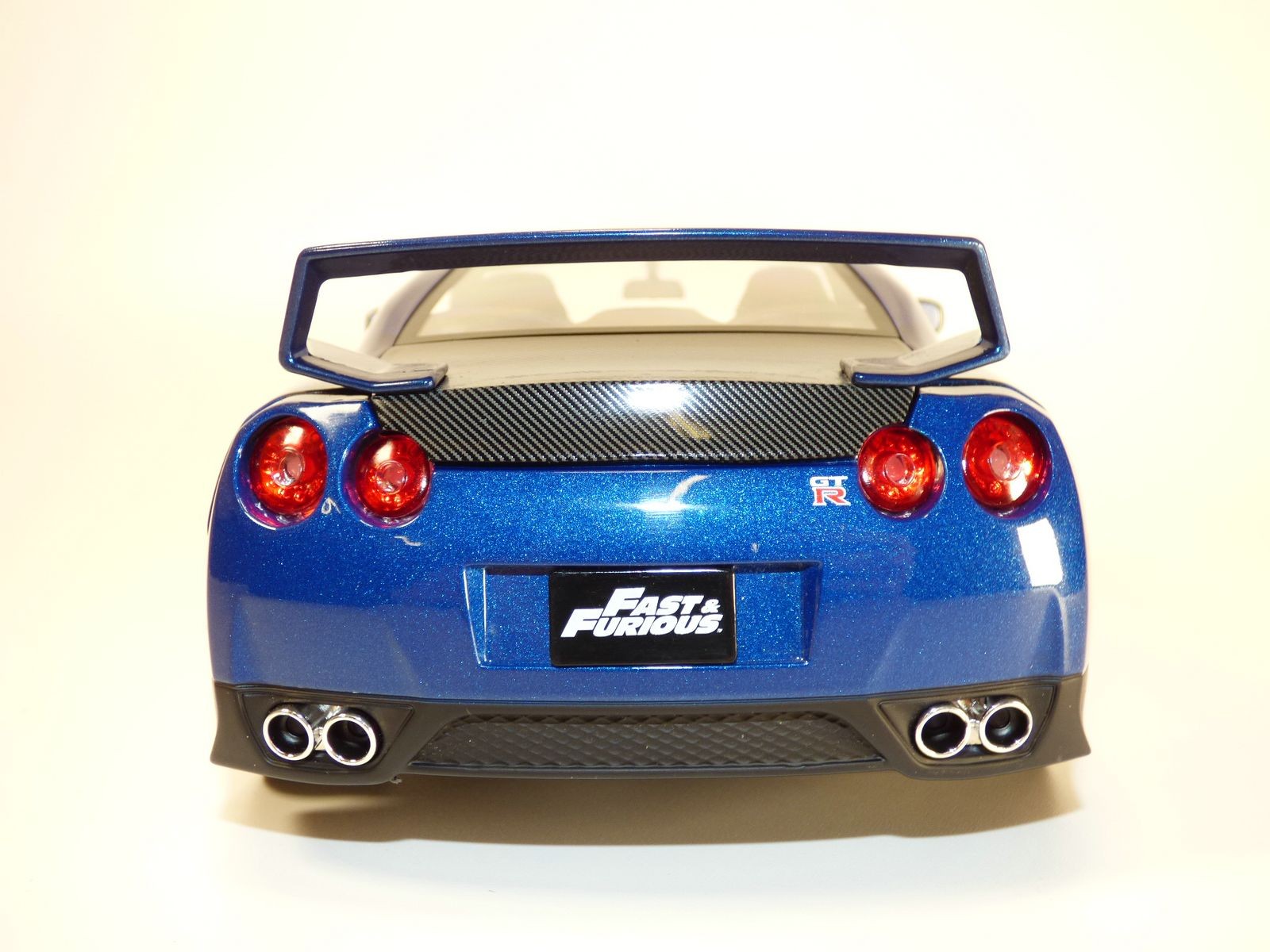 Brian's NISSAN SKYLINE GTR Film FAST AND FURIOUS 7 1/18 lumières & figurine - Foto 12 di 13