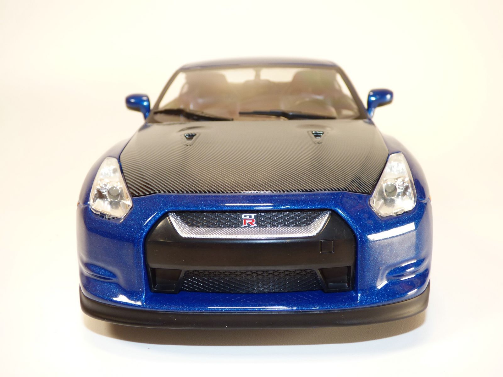 Brian's NISSAN SKYLINE GTR Film FAST AND FURIOUS 7 1/18 lumières & figurine - Foto 11 di 13