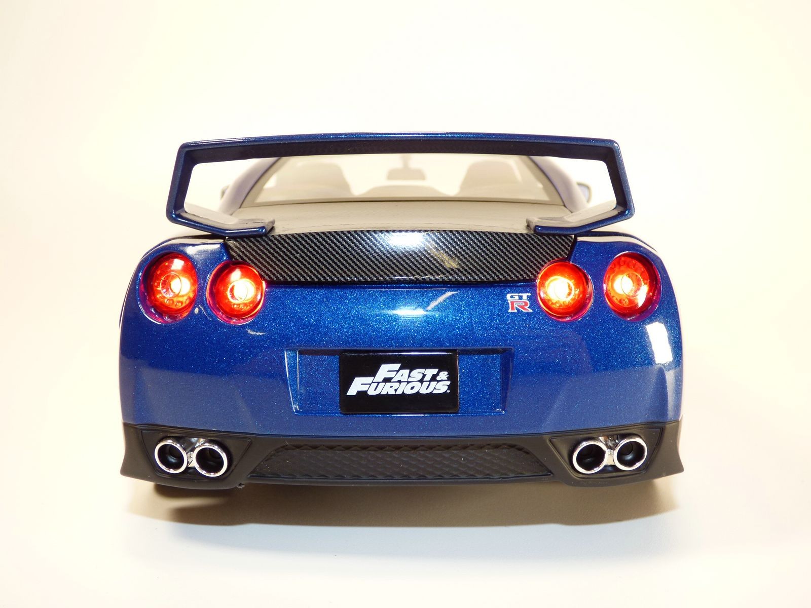 Brian's NISSAN SKYLINE GTR Film FAST AND FURIOUS 7 1/18 lumières & figurine - Foto 13 di 13