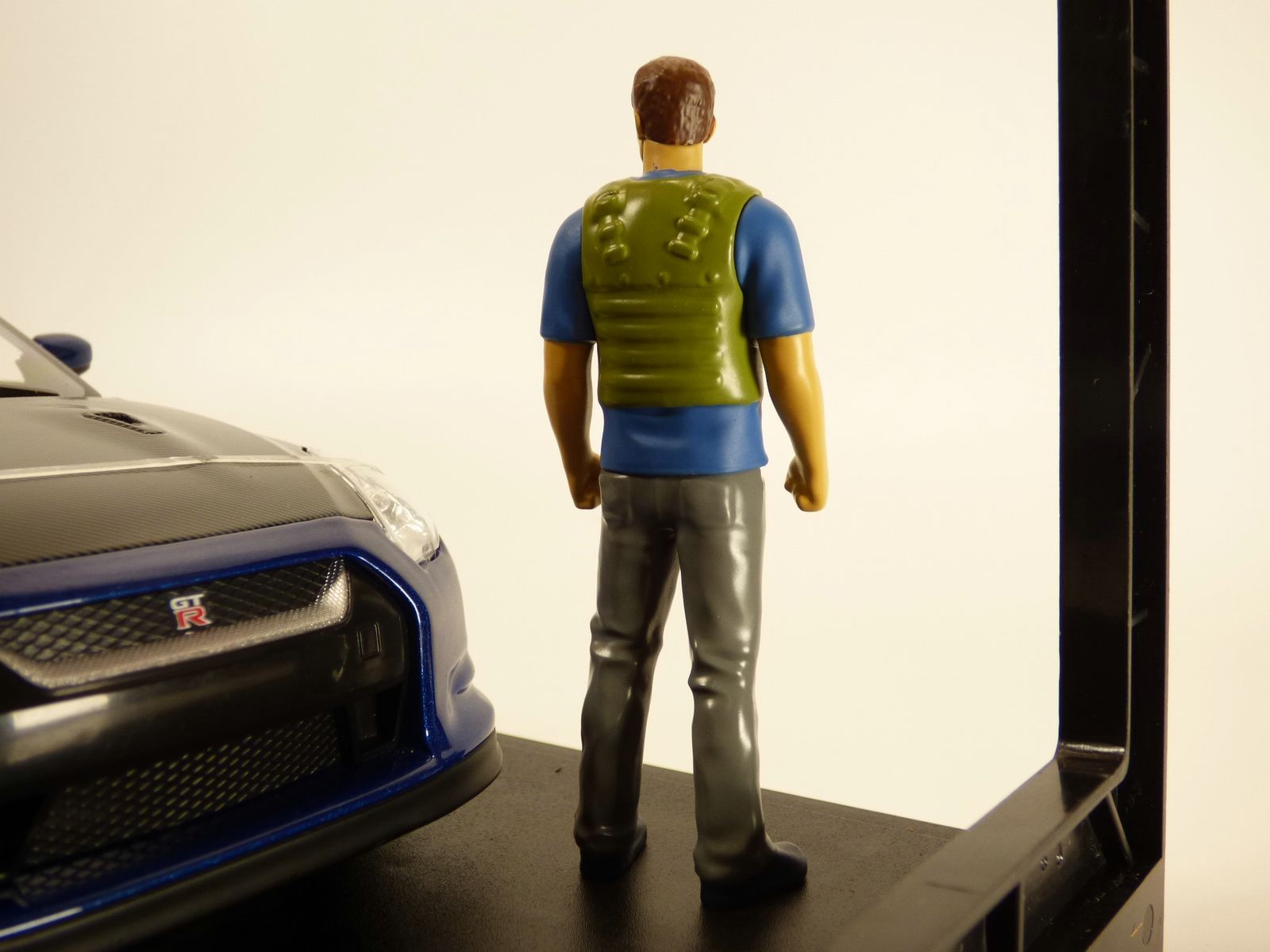 Brian's NISSAN SKYLINE GTR Film FAST AND FURIOUS 7 1/18 lumières & figurine - Foto 8 di 13