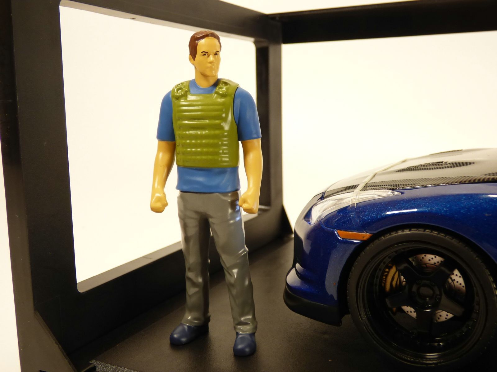 Brian's NISSAN SKYLINE GTR Film FAST AND FURIOUS 7 1/18 lumières & figurine - Foto 7 di 13