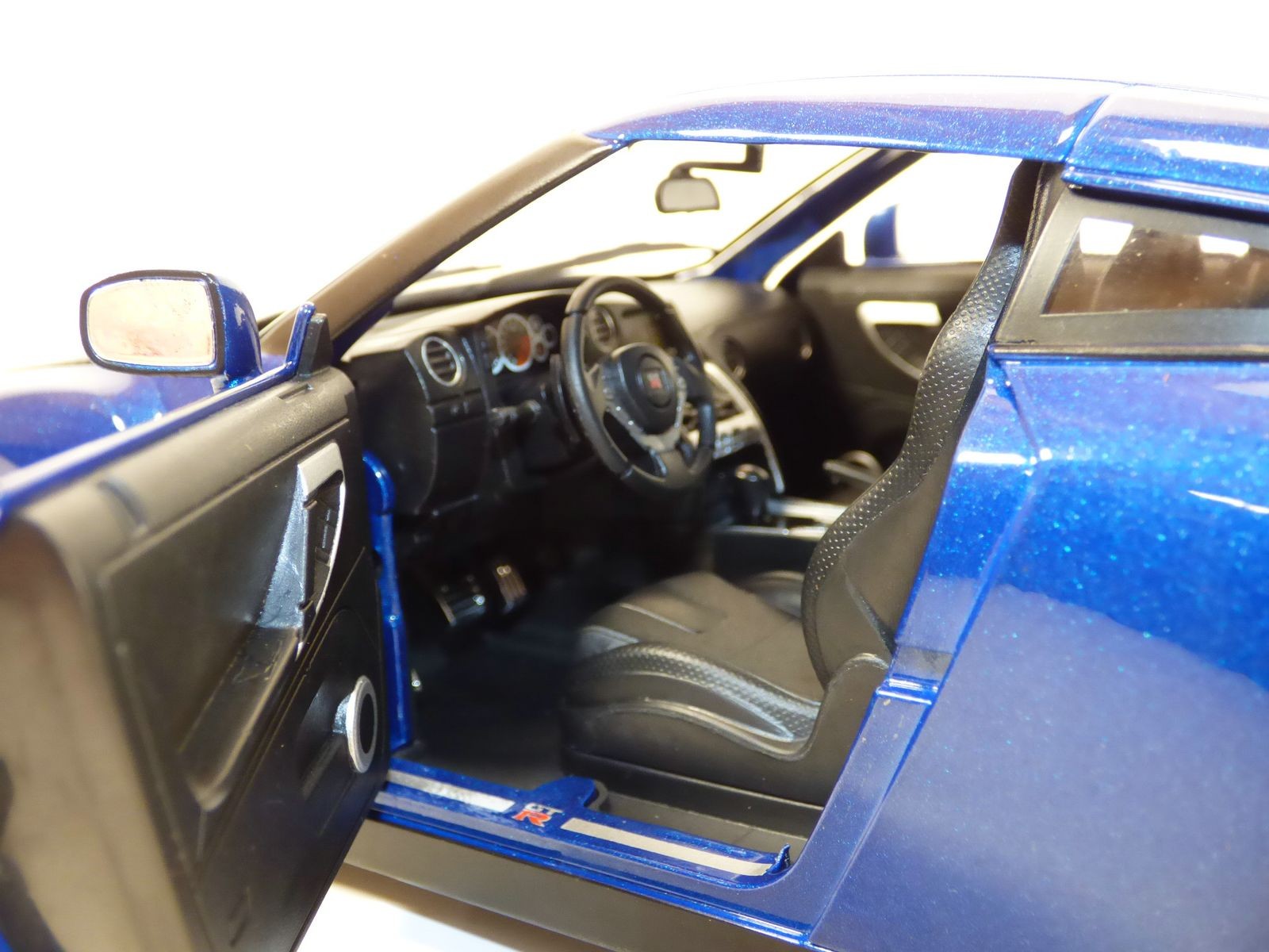Brian's NISSAN SKYLINE GTR Film FAST AND FURIOUS 7 1/18 lumières & figurine - Foto 4 di 13