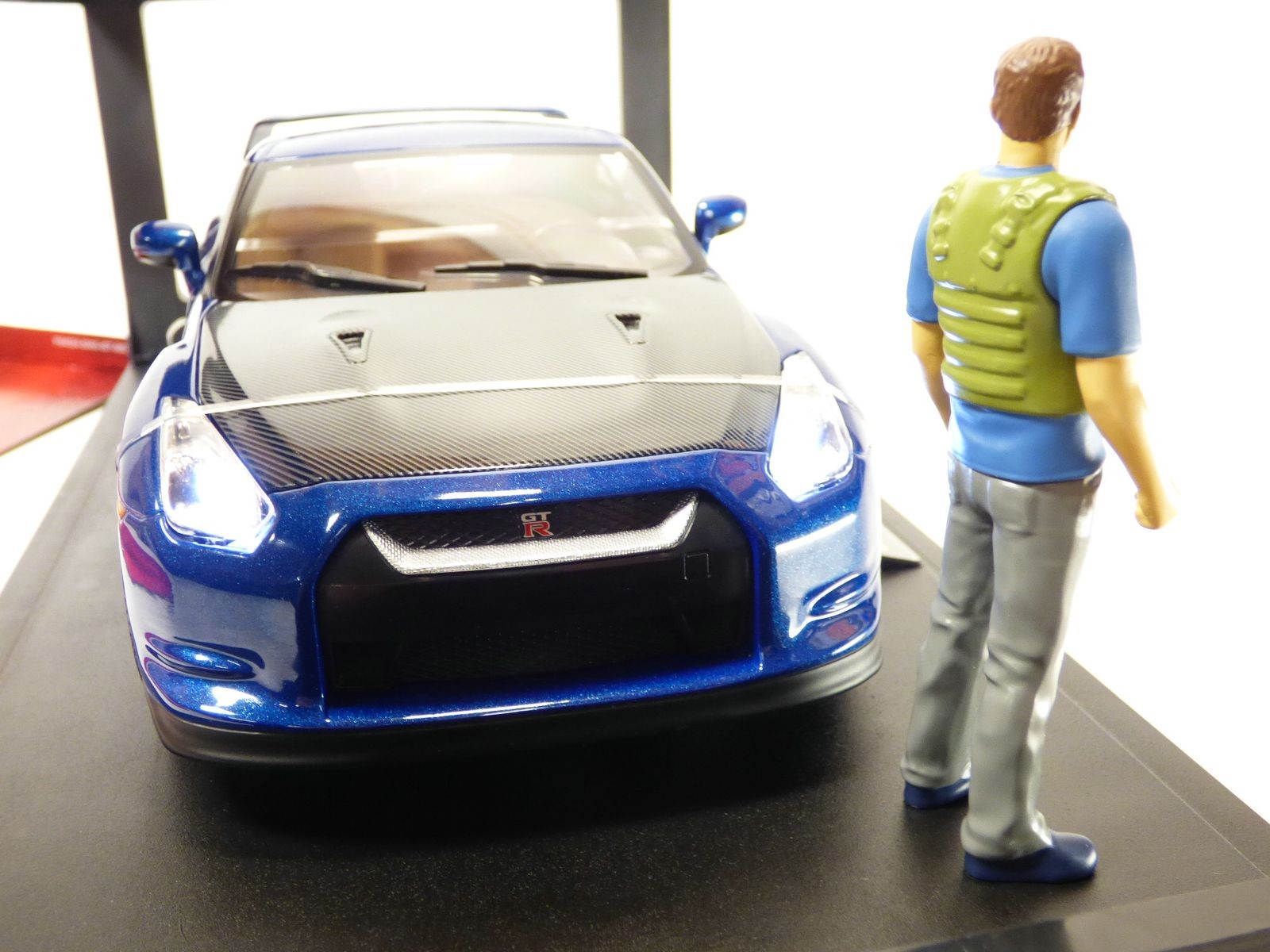 Brian's NISSAN SKYLINE GTR Film FAST AND FURIOUS 7 1/18 lumières & figurine - Foto 9 di 13