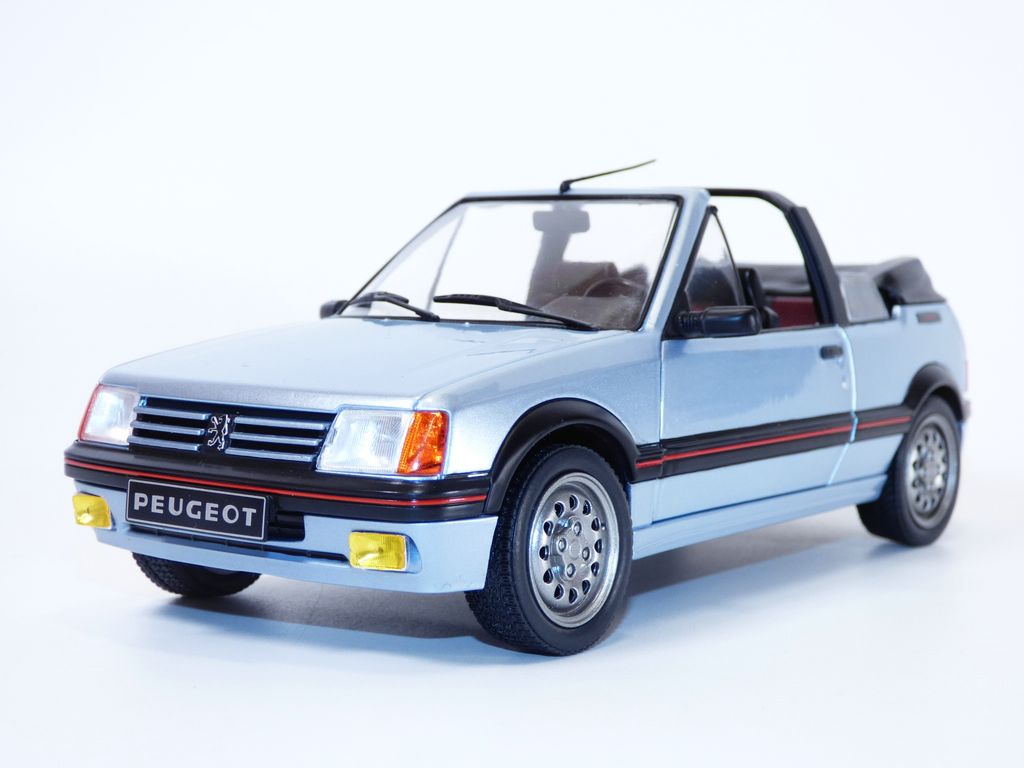 PEUGEOT 205 CTi bleu 1/18