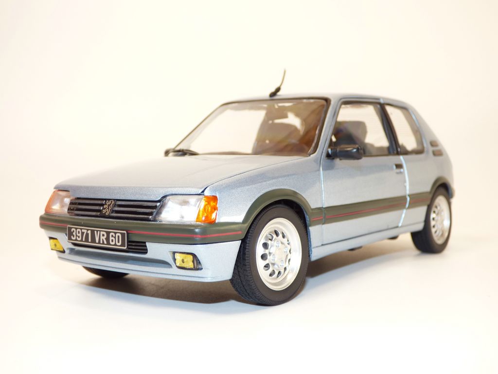 PEUGEOT 205 GTi 1.6l bleu Topaze 1/18