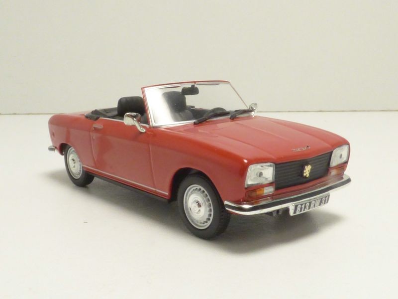 473412/ Miniature Vehicle Red Scale 1: 43 Norev/ / Peugeot 304/ cabriolet S 1973