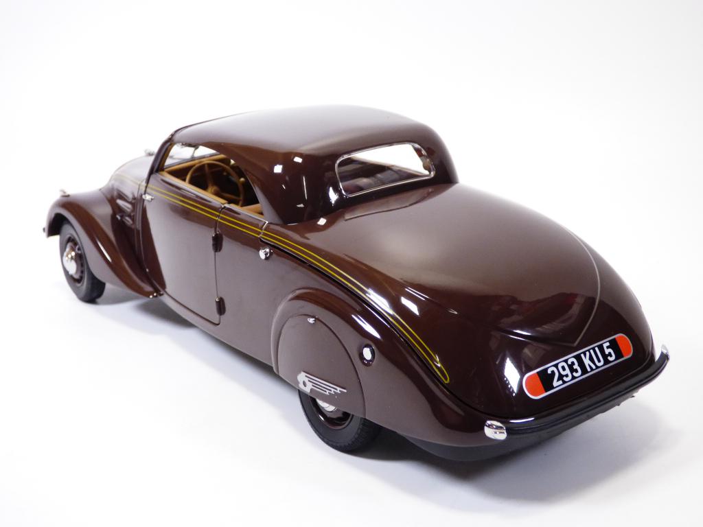 Peugeot 402 Eclipse Chocolate Norev 1/18