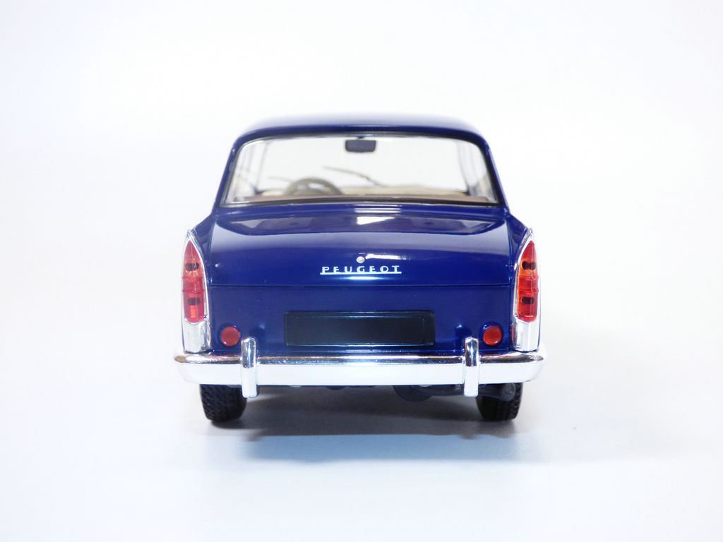 PEUGEOT 404 berline bleu 1/24 | eBay