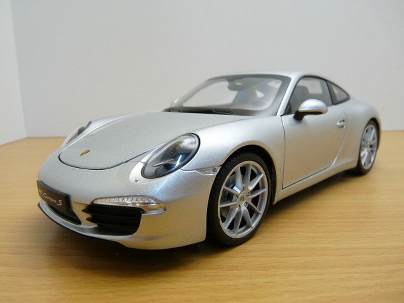 Porsche 911 Carrera S Coupé (991) Welly NEX 1:18 - Rodio Argento Porsche 911 Carrera S Coupé (991) Welly NEX 1:18 - Rodio Argento