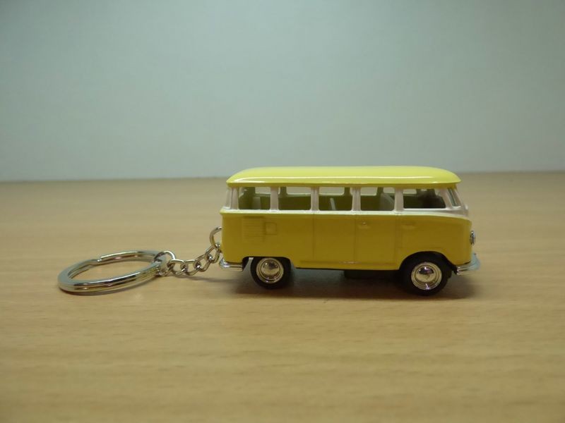 Porte clé Volkswagen bus combi T1 classique neuf jaune en métal.