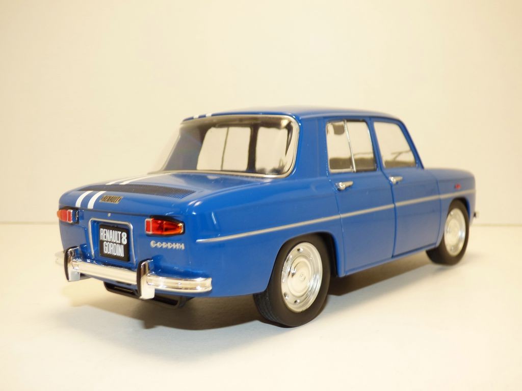 RENAULT 8 R8 GORDINI 1100 bleu 1//18