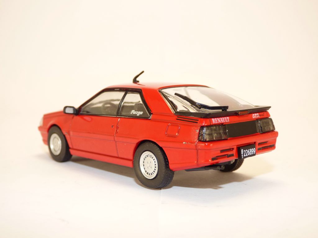 RENAULT FUEGO GTA MAX rouge 1/43 - Bild 2 von 5
