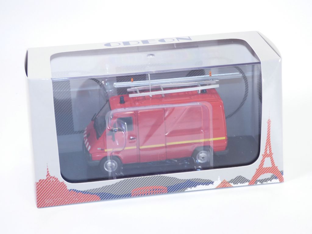 RENAULT MASTER T30 VTU + décalcomanies 1/43 sapeurs pompiers
