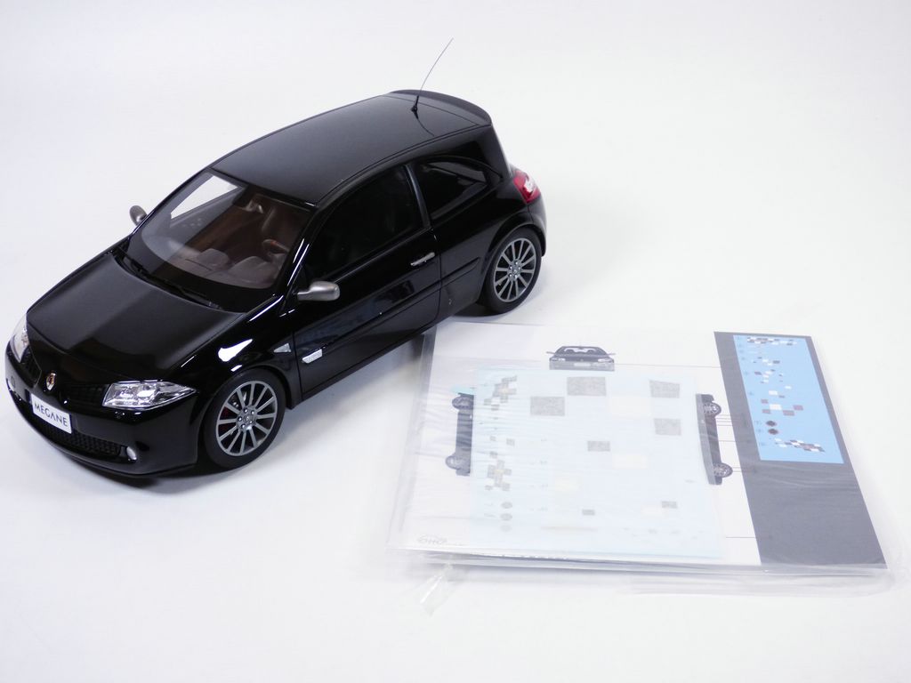 RENAULT MEGANE RS phase noir 1/18 F1 team edition