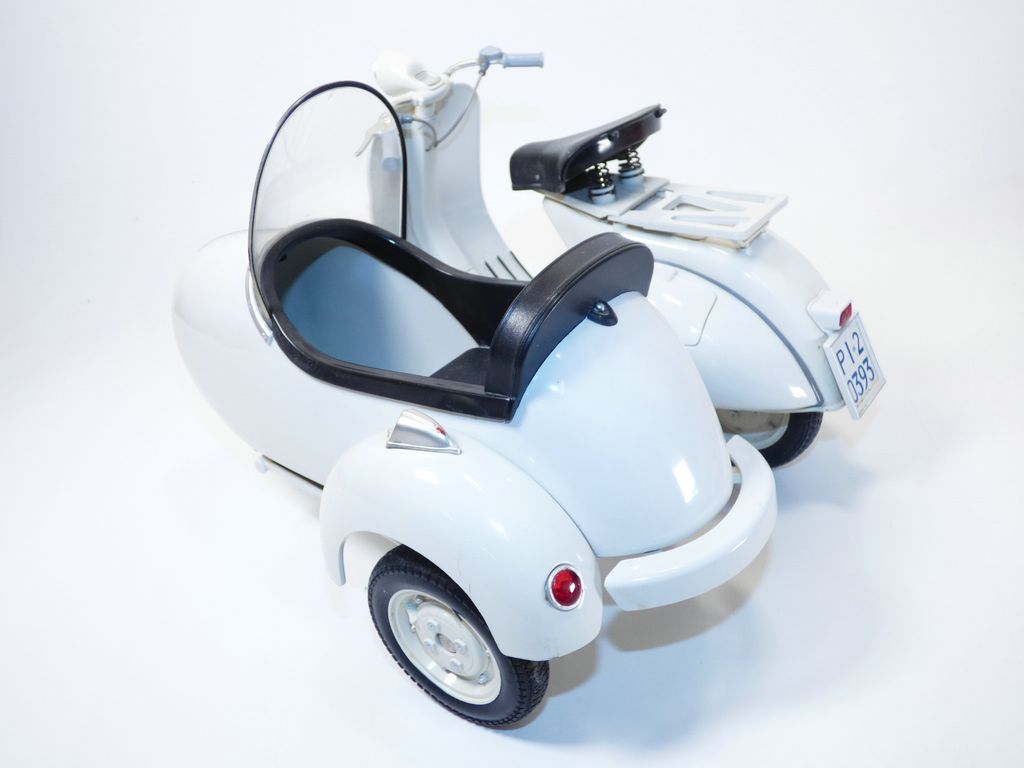 Amazon.com: New Ray Toys - Vespa 150VLIT/ Scale - 1:6 (49273