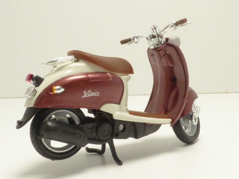 Scooter YAMAHA VINO YJ50R bordeaux 1/18 - Imagen 2 de 5