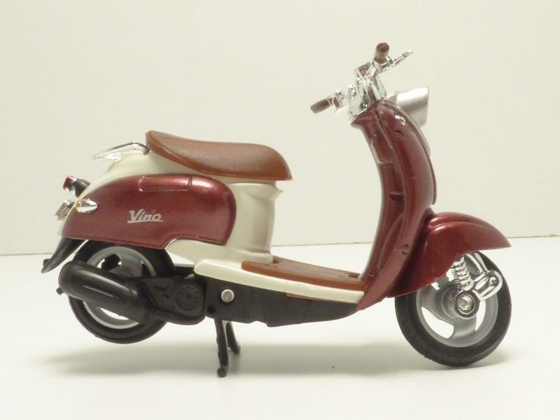 Scooter YAMAHA VINO YJ50R bordeaux 1/18 - Imagen 5 de 5