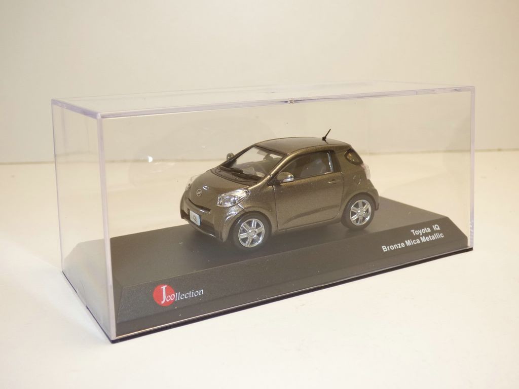 TOYOTA IQ bronze Mica métallic 1//43