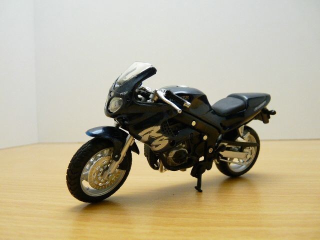 Moto Triumph Sprint Rs 955i Bleu 1 18 4050677228289 Ebay