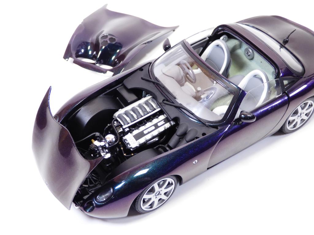2004 TVR TUSCAN MK2 ミニカー Diecast 2004 TVR Tuscan Mk2 Model 1:18 Scale Silver By Sun