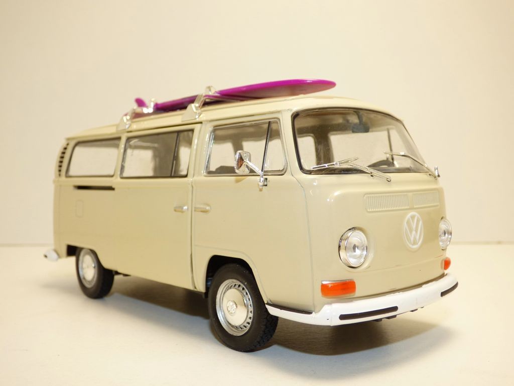 VW COMBI T2 avec planche de surf Volkswagen Kombi 124