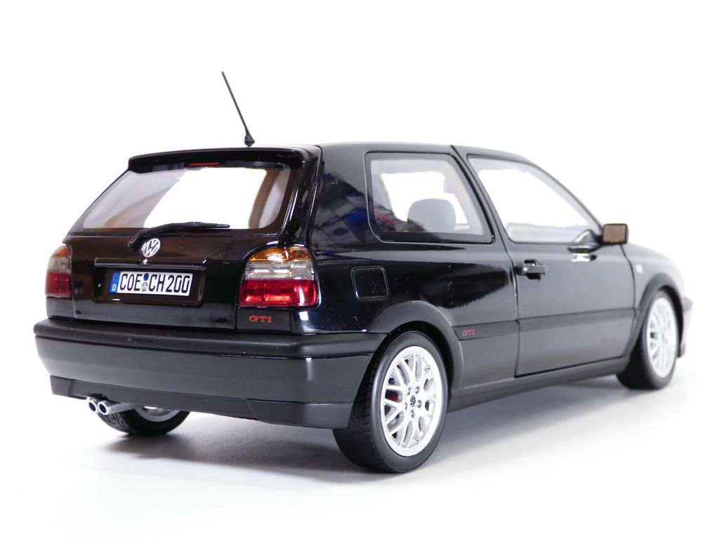 VOLKSWAGEN GOLF GTi 20eme anniversaire noir 1/18 Golf III 3