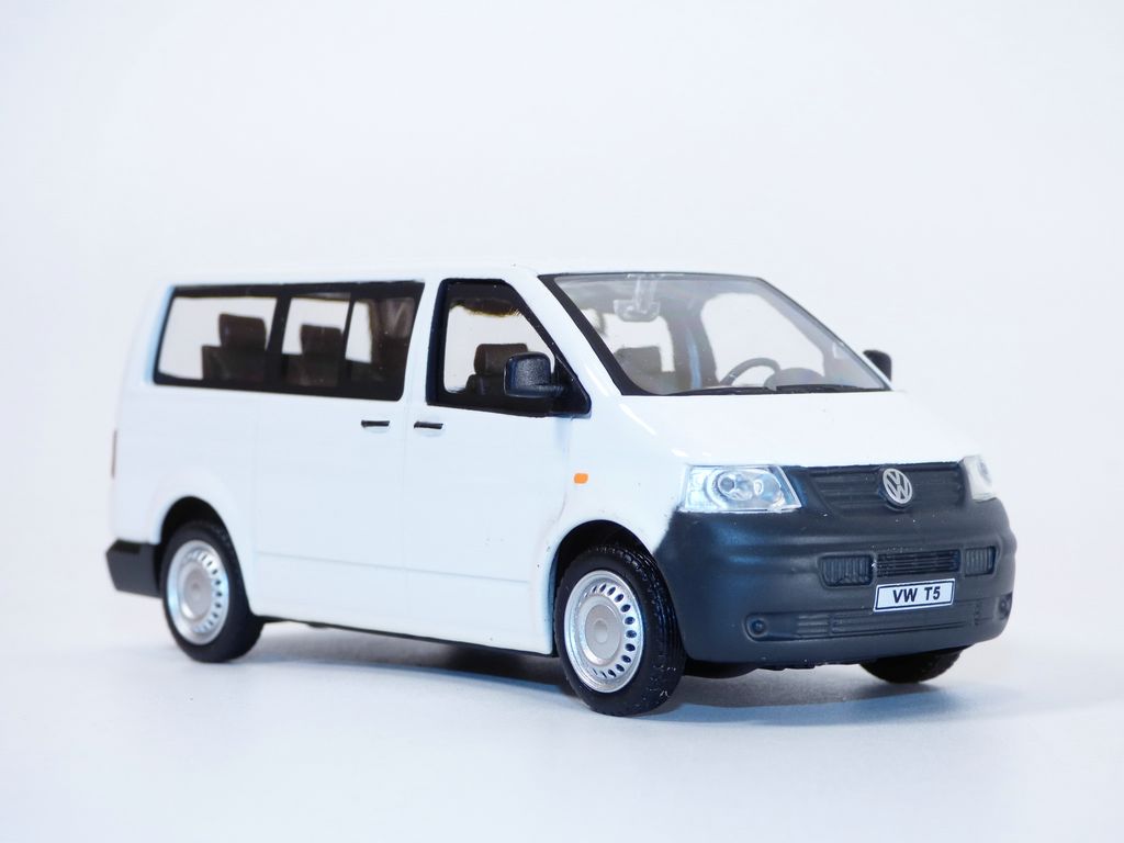 VOLKSWAGEN TRANSPORTER T5 CARAVELLE blanc 1/43