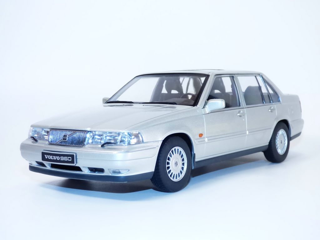VOLVO 960 gris métallisé 1/18 | eBay