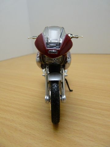 HON5 Motorrad 1//24 Super Bikes Altaya Yamaha TDM 900