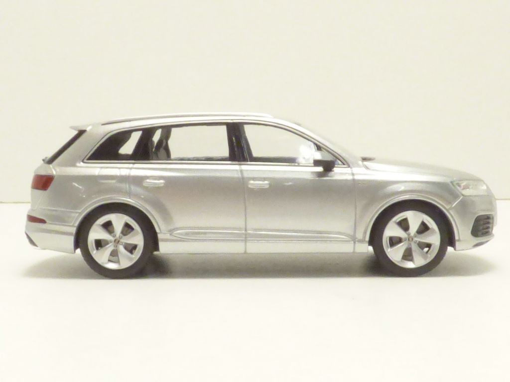 Audi Q7 1:43 Spark | Sběratelské modely aut