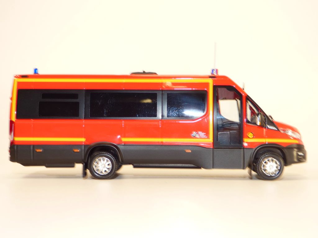 Miniature ELIGOR Iveco Daily Minibus - Pompier Suisse - Échelle Inconnue - Neuve