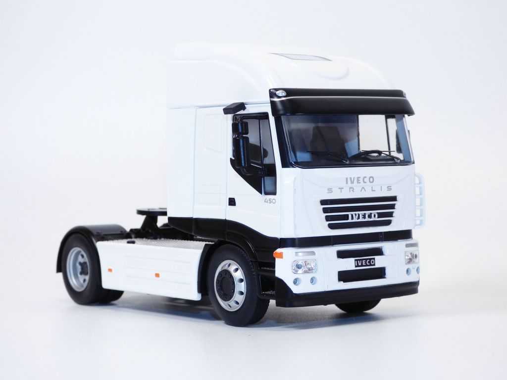 Camion Miniature Iveco Stralis Hi-Way 2016 Abarth - Échelle 1/43 - Modèle Métal Hachette IXO CT001 - 8