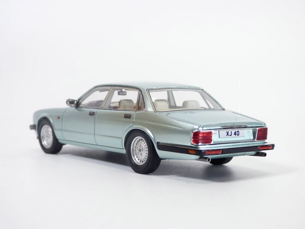 Jaguar XJ40 Sovereign 1/43 NEO - Vert Clair, Modèle 1990, Miniature Neuve