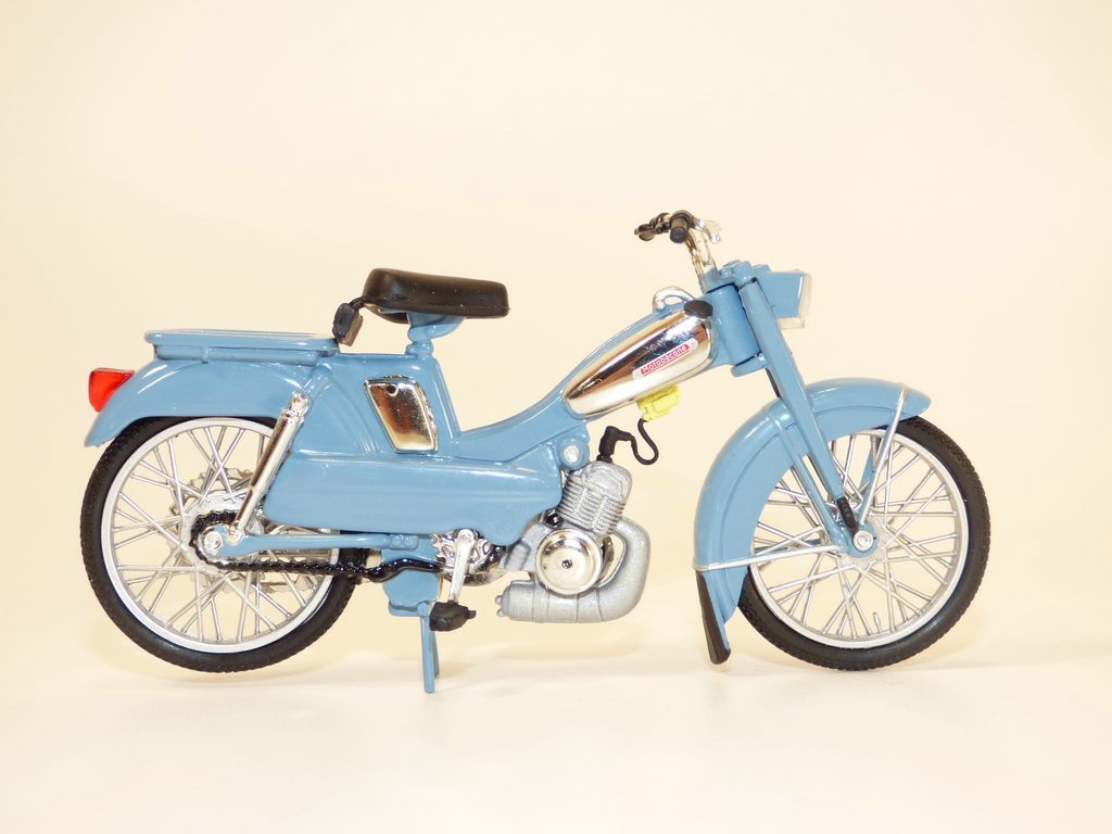 MOTOBECANE AV88 blue 1 18 182057 moped