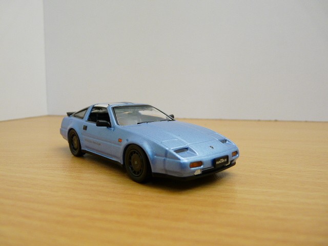NISSAN FAIRLADY Z / 300ZR bleu 1/43 RHD