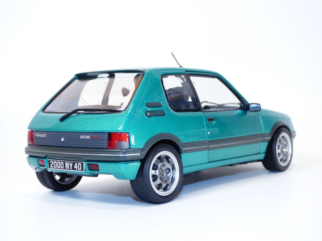 Ottomobile 1/18 Peugeot 205 GTI 1,9l – Modèle Résine, Couleur Vert Fluorite, édition 1991