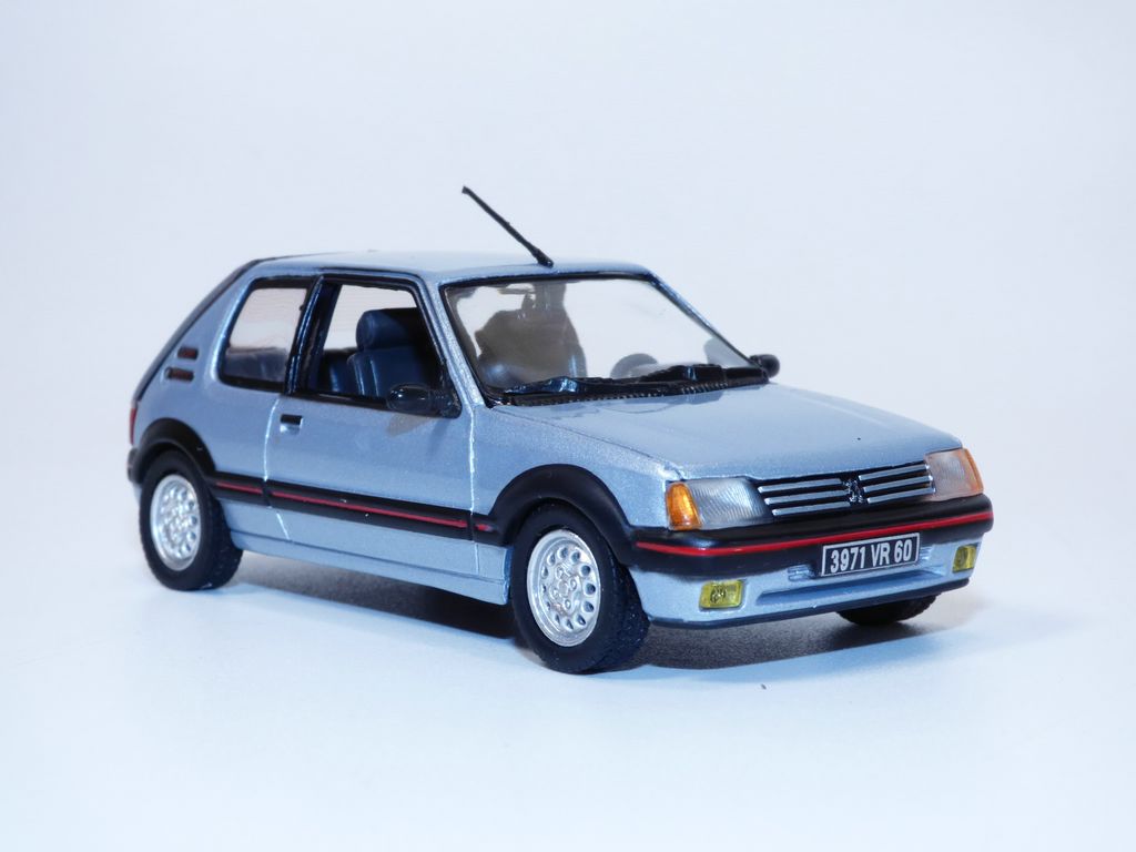 Peugeot 205 GTI 1.6 Bleu Topaze 1988 – Norev 1/18e (modèle 185857, Neuf)