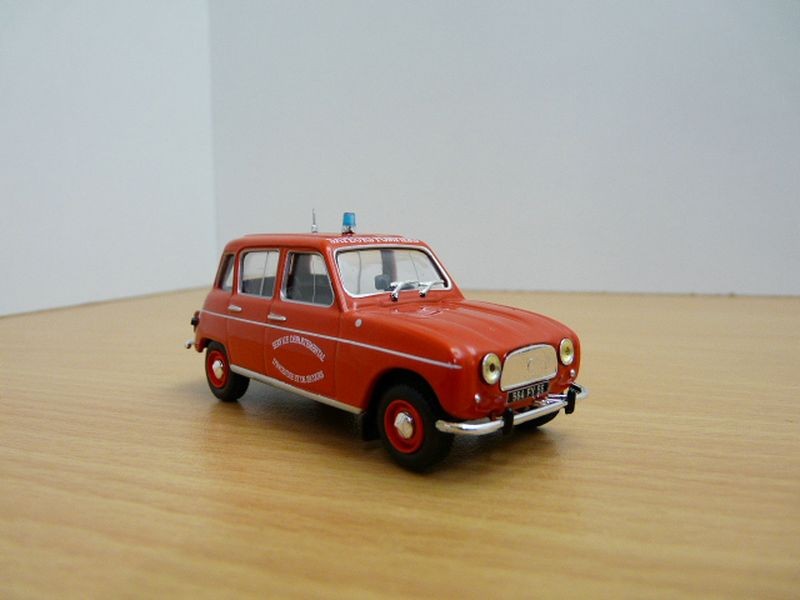 Solido Prestige 1/18 – Renault 4L Sapeurs-Pompiers Hauts-de-Seine – 8209