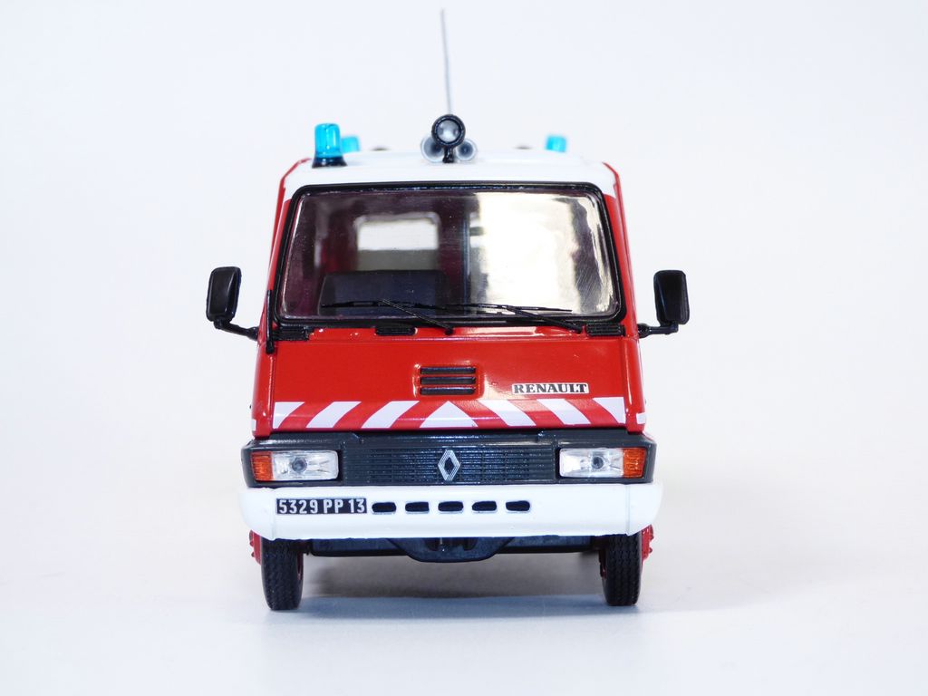 RENAULT MASTER T30 VSAB POMPIERS RED 1980