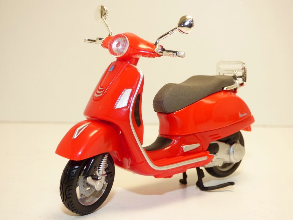 Scooter PIAGGIO VESPA GTS300 rouge 1/18 GTS 300 250 ie | eBay